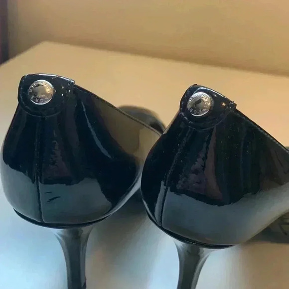 Michael Kors, peep toe patent leather shoe, 3” heel and a 1” hidden pla… - Picture 12 of 12